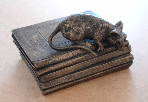 - a Sculpture by Suzie Marsh, measuring 8 x 15 cm (H x W) £70